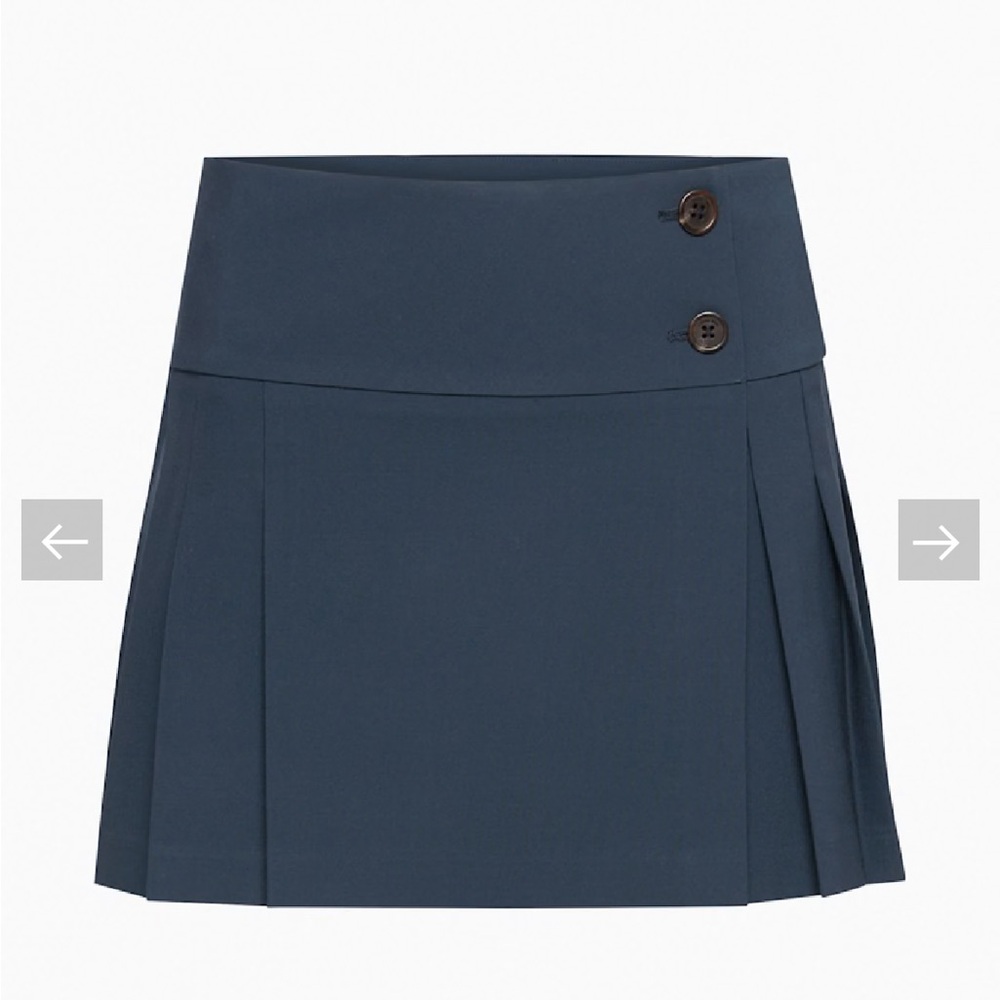 Aritzia Sunday Best skirt size 2 in navy blue